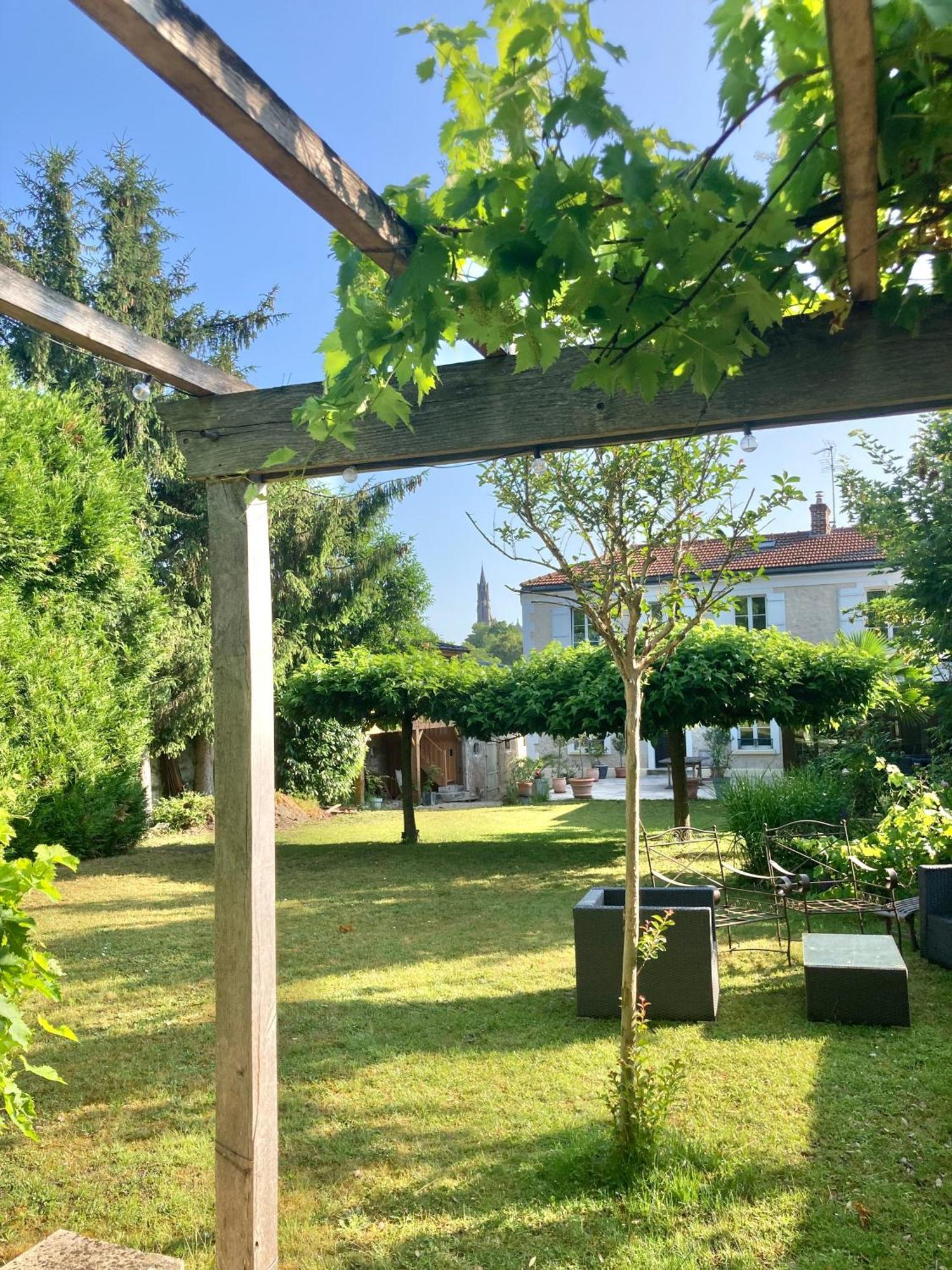 Pierres Et Jardins Panzió Senlis  Kültér fotó